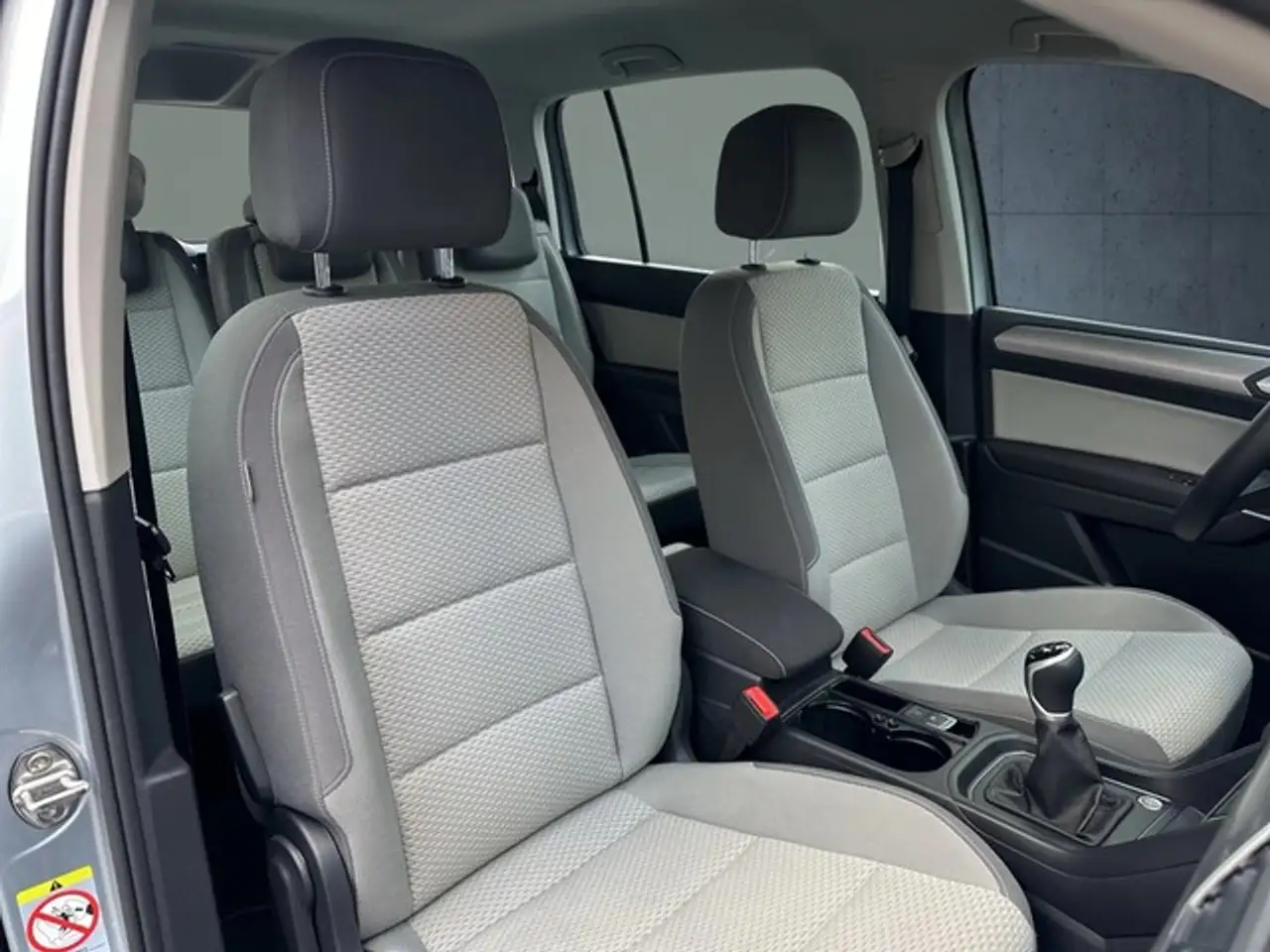 Volkswagen Touran 1.5 TSI Comfortline Navi ACC Carplay Einparkhilfe — معرض صور السيارة 18