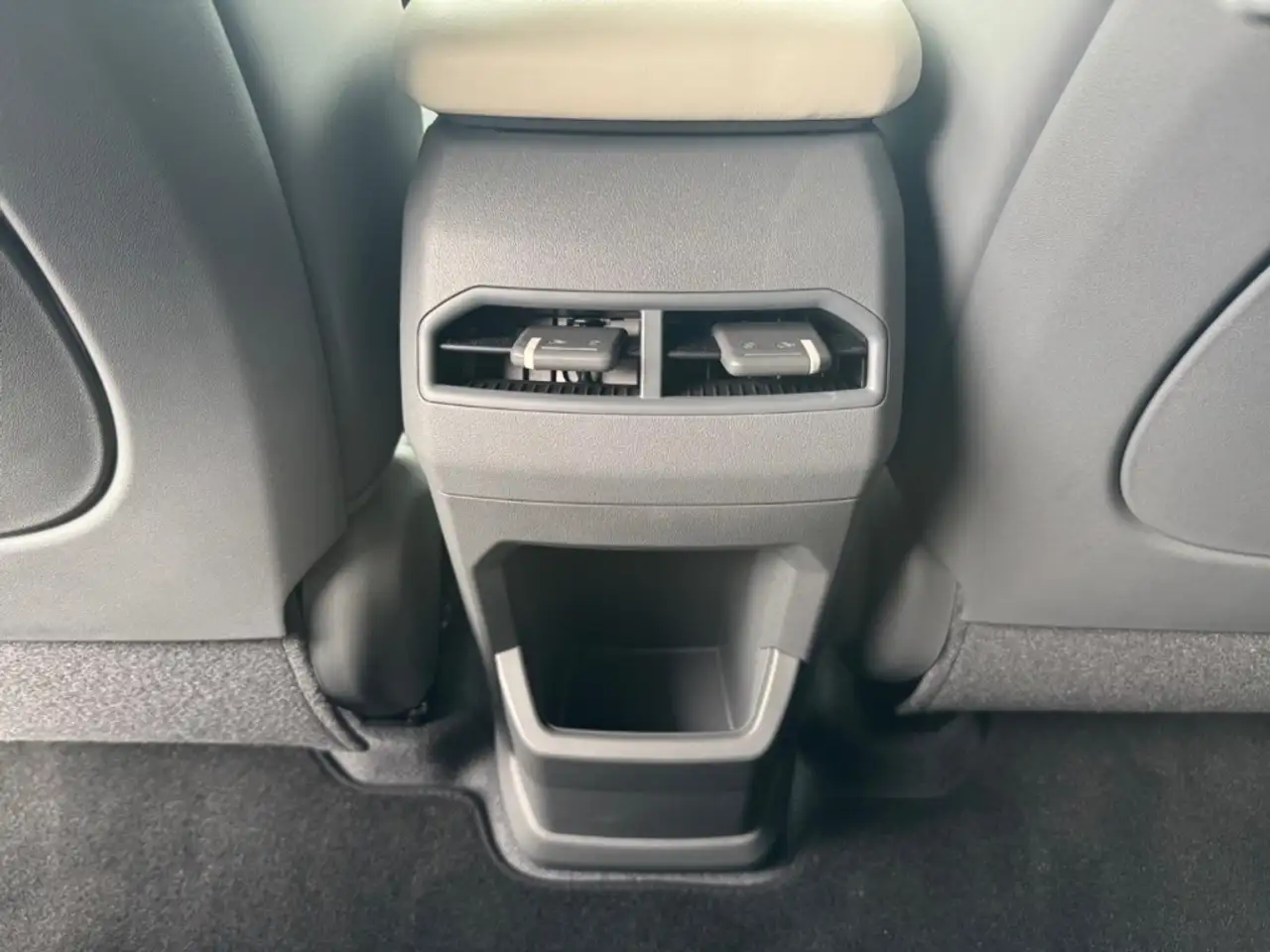 Kia EV3 GT-LINE 81.4 kWh WÄRMEPUMPE,NAVI,DAB,KLIMA,SITZHZG — Galerie du véhicule 20