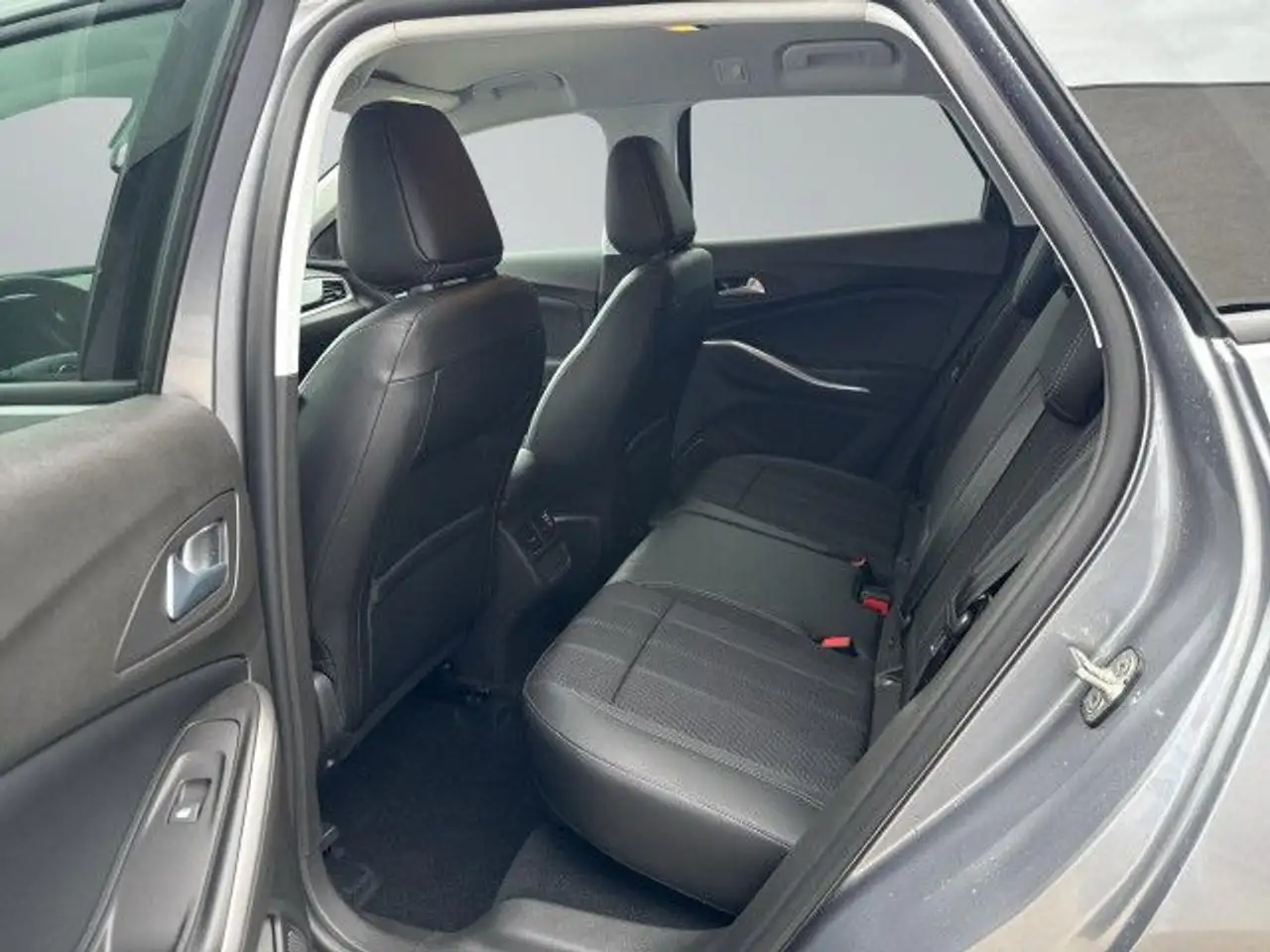 Opel Grandland GS Autom. Navi LED 1.2 Turbo Benzin — Galerie du véhicule 14