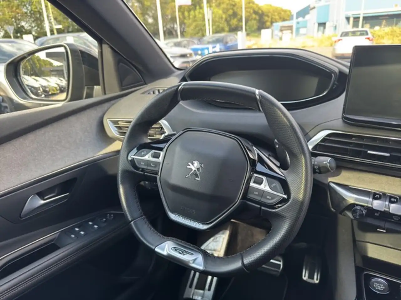 Peugeot 3008 1.2 PureTech +ACC+PANO+CAM+NAVI+SHZ+CARPLAY+LED... — Galerie du véhicule 12