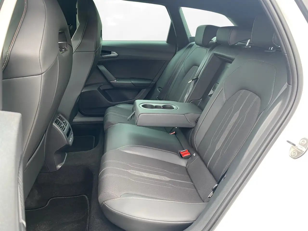 CUPRA Leon Sportstourer 2.0 TSI DSG | NAVI | LED | — معرض صور السيارة 11
