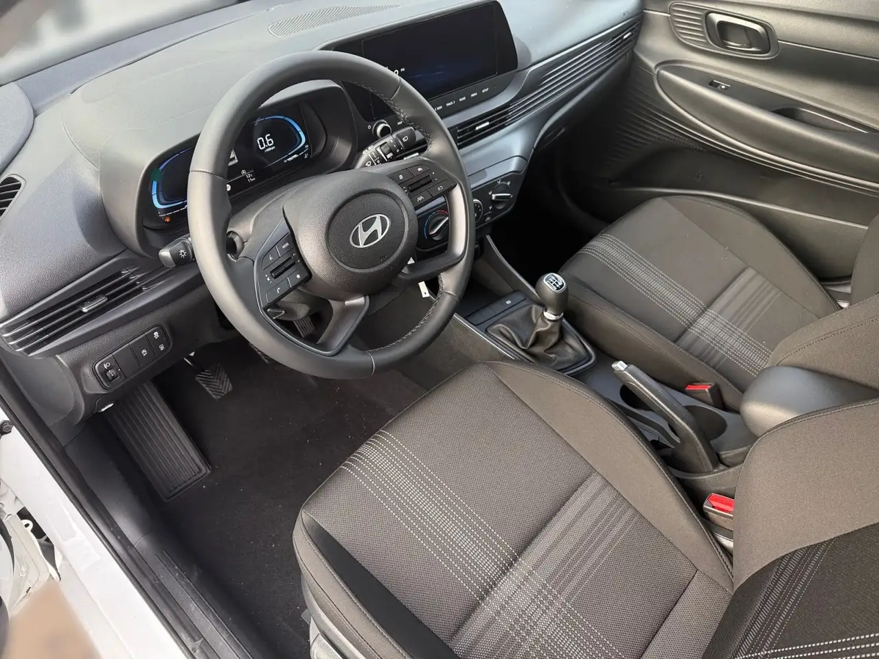 Hyundai i20 1.2 GDi Family 5-MT 2WD — معرض صور السيارة 11