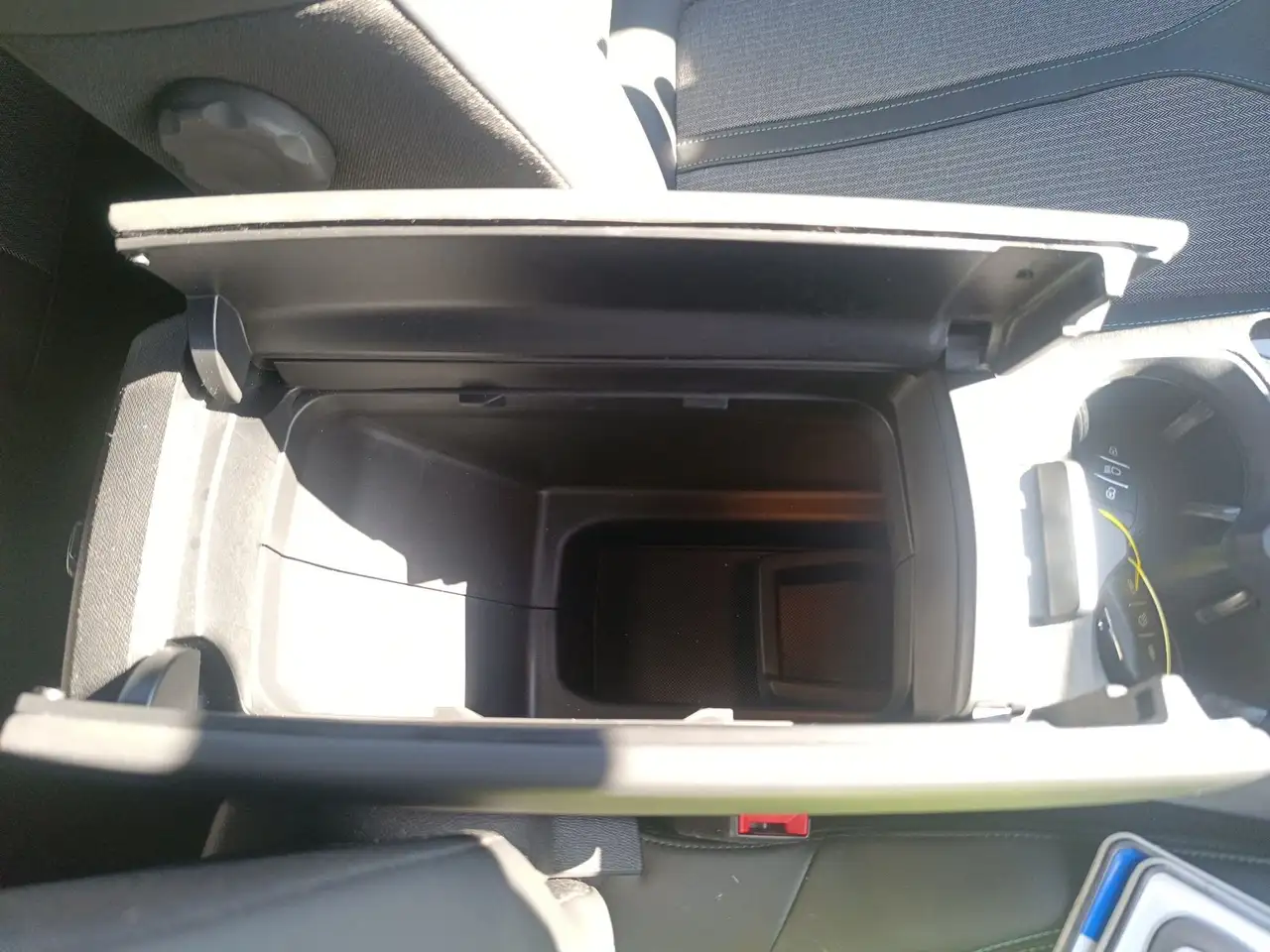 Peugeot 3008 1.2 PureTech 130 Allure Pack ACC KeyLess LM — Galería del vehículo 16