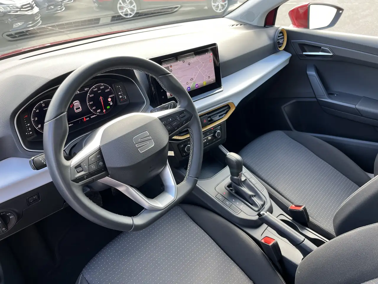 SEAT Ibiza 1.0 TSI DSG Style 141€ m.20% Anz. Navi ACC LED R — Galerie du véhicule 12