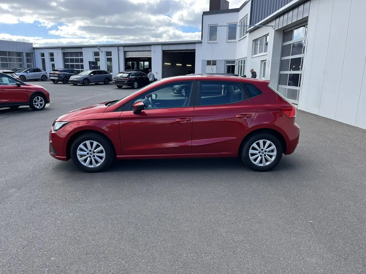 SEAT Ibiza 1.0 TSI DSG Style 141€ m.20% Anz. Navi ACC LED R — Galerie du véhicule 3