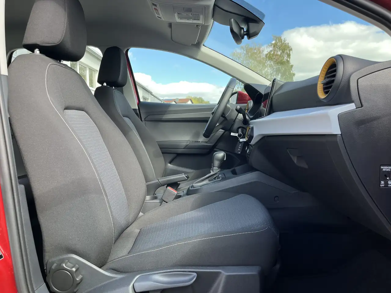 SEAT Ibiza 1.0 TSI DSG Style 141€ m.20% Anz. Navi ACC LED R — Galerie du véhicule 15