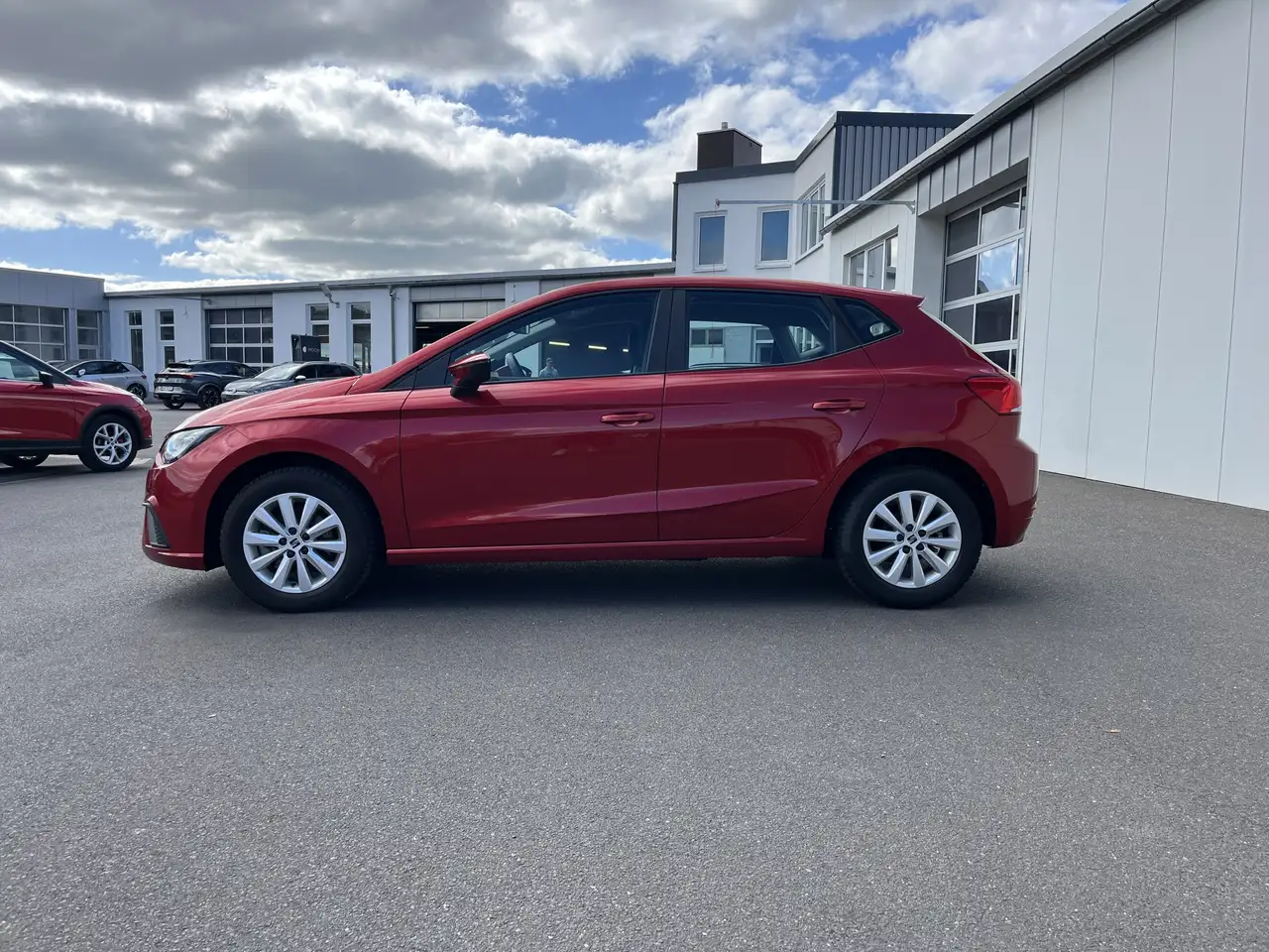 SEAT Ibiza 1.0 TSI DSG Style 141€ m.20% Anz. Navi ACC LED R — Galerie du véhicule 2