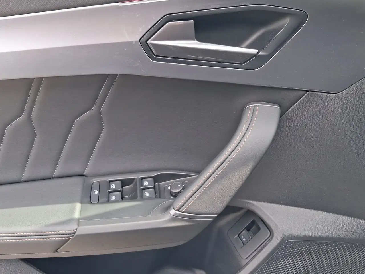 CUPRA Formentor 1.5 TSI DSG AHK LM19 KAMERA eKLAPPE — معرض صور السيارة 8