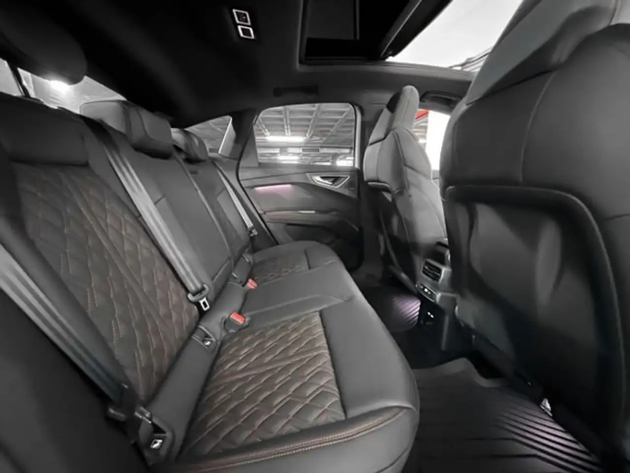 Audi Q4 e-tron Sportback 45 S line 210 kW (285 CV) quattro — معرض صور السيارة 32