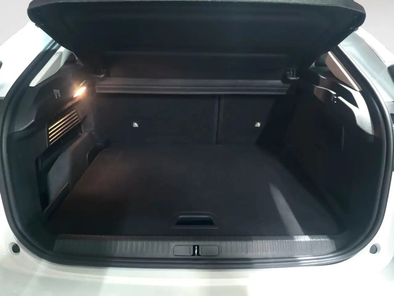 Citroen C4 1.2 PureTech Plus S&S 130 — Vehicle gallery 14