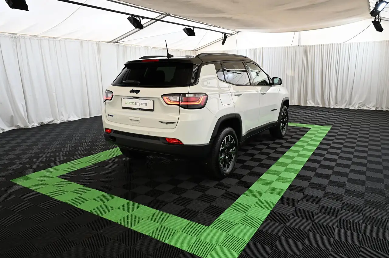 Jeep Compass 1.3 PHEV 240 4xe Trailhawk LED/LEDER/ACC/17 — معرض صور السيارة 5
