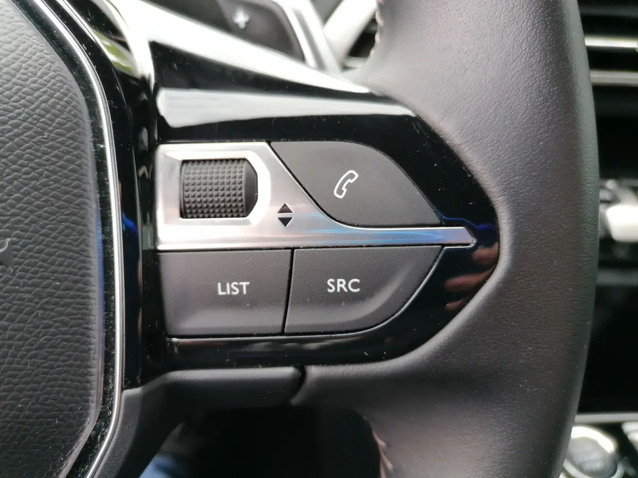 Peugeot 3008 1.2 PureTech 130 Allure Pack KeyLess LED LM — Vehicle gallery 16