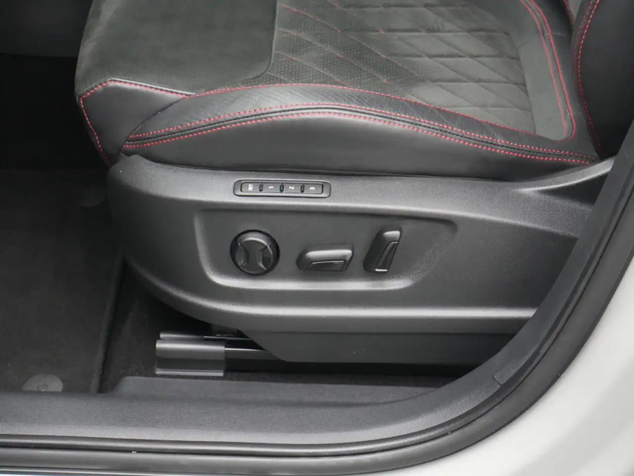 Skoda Kodiaq RS 4x4 DSG MATRIX DCC KAM MEMORY ACC — Vehicle gallery 8