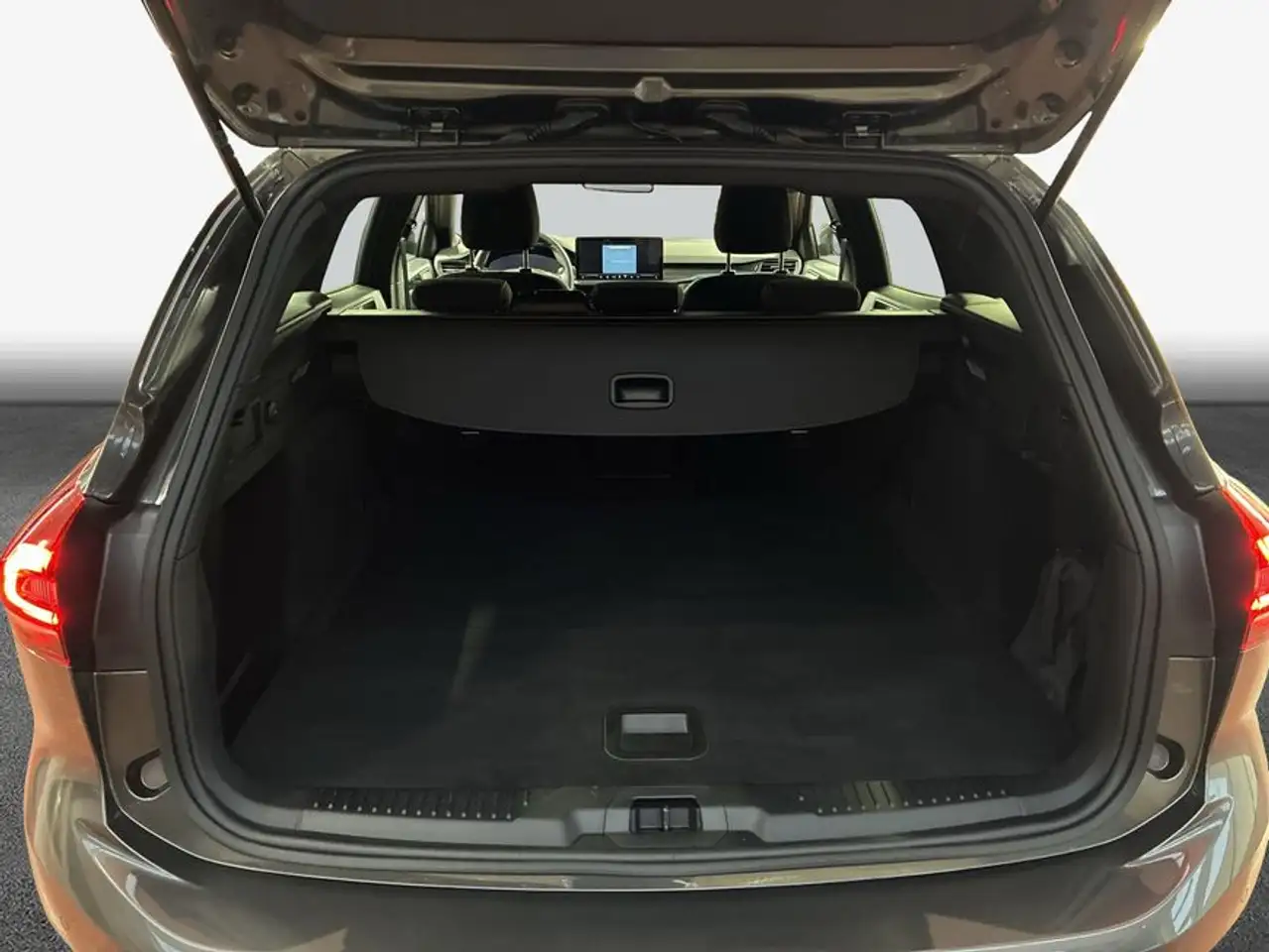 Ford Focus Turnier ST-LINE X 1.0 EcoBoost Hybrid — معرض صور السيارة 8