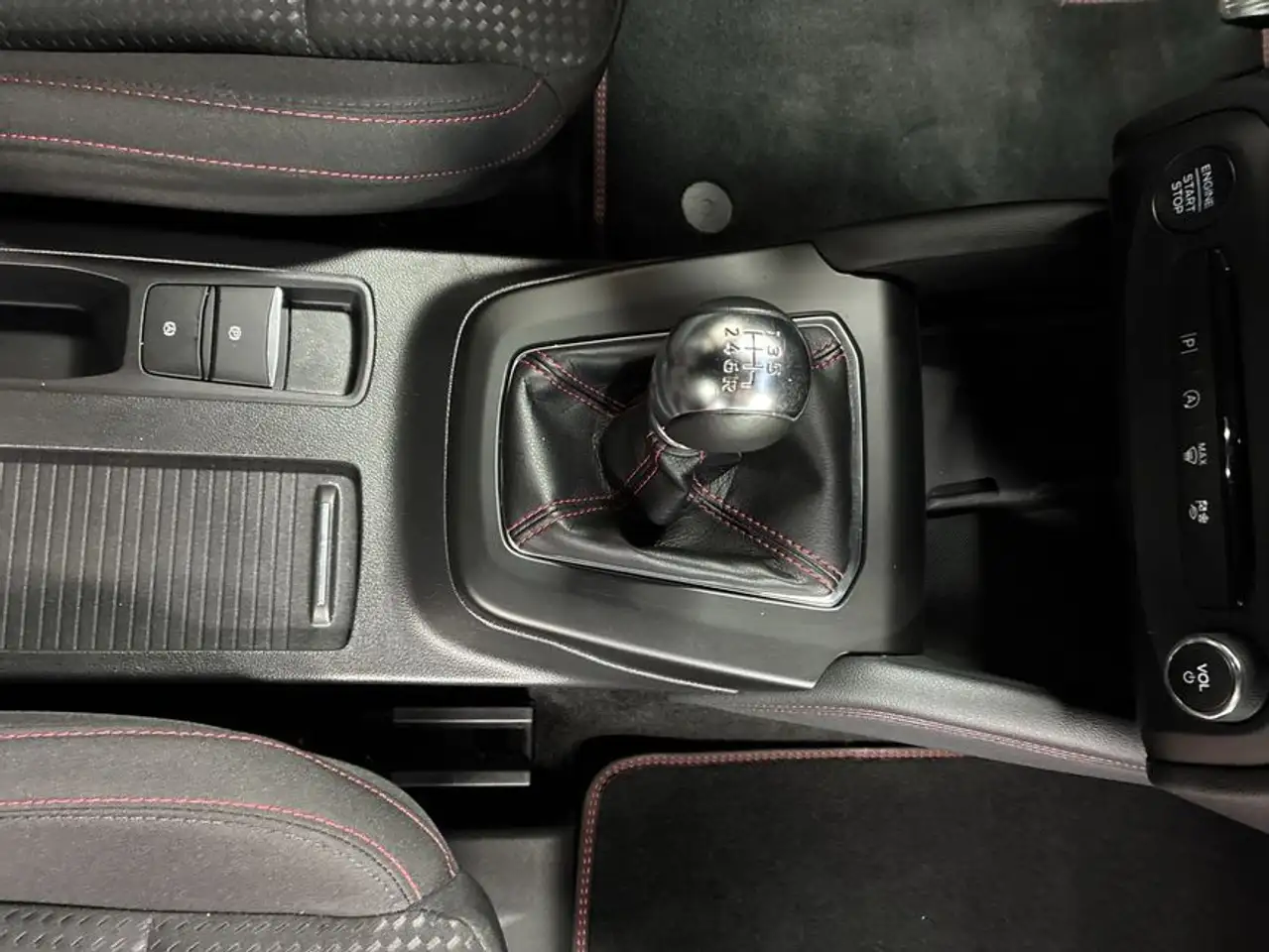 Ford Focus Turnier ST-LINE X 1.0 EcoBoost Hybrid — معرض صور السيارة 16