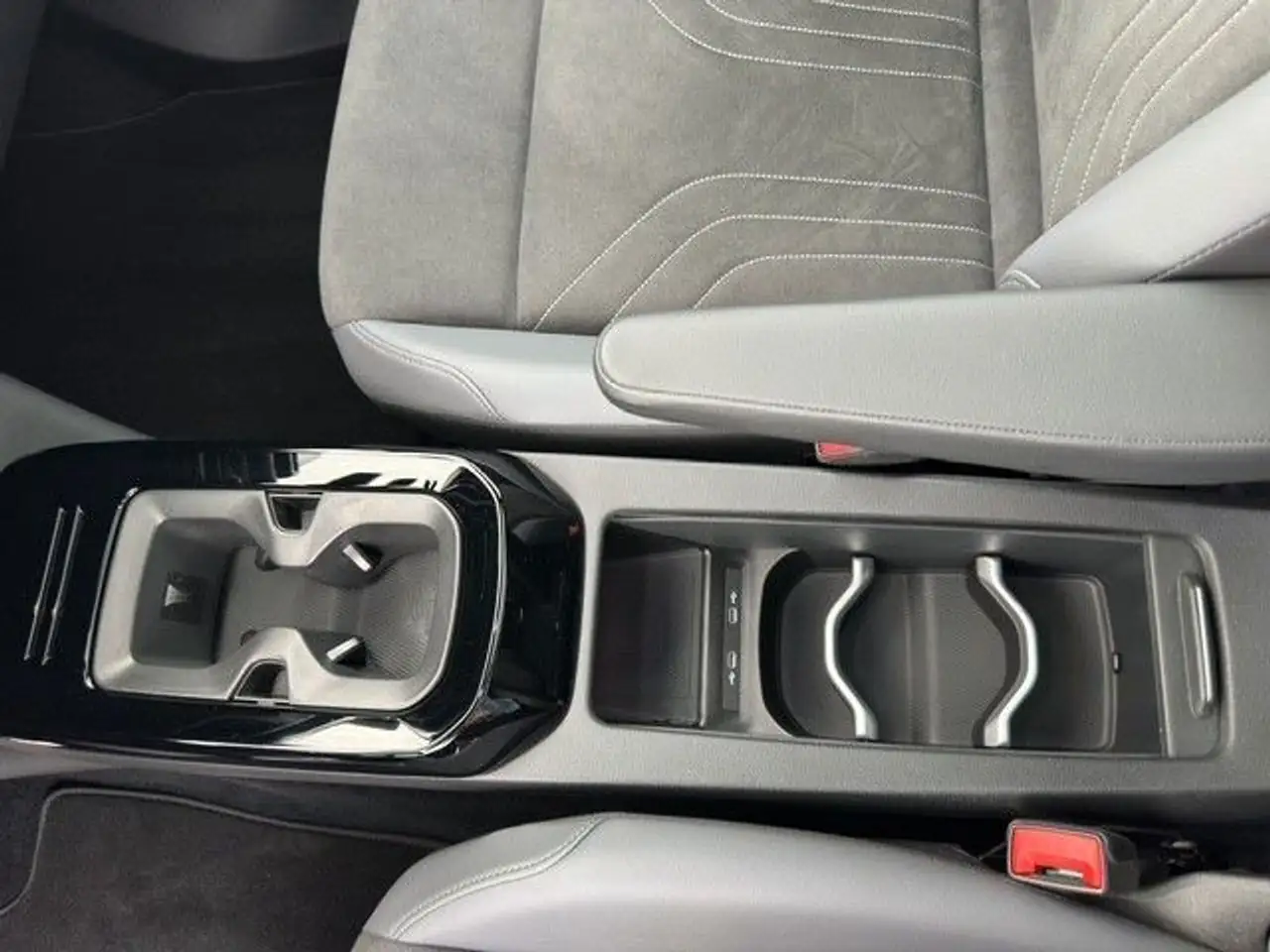Volkswagen ID.4 Pro Performance 82kWh AHK PANO Matrix Wärme — Galería del vehículo 9