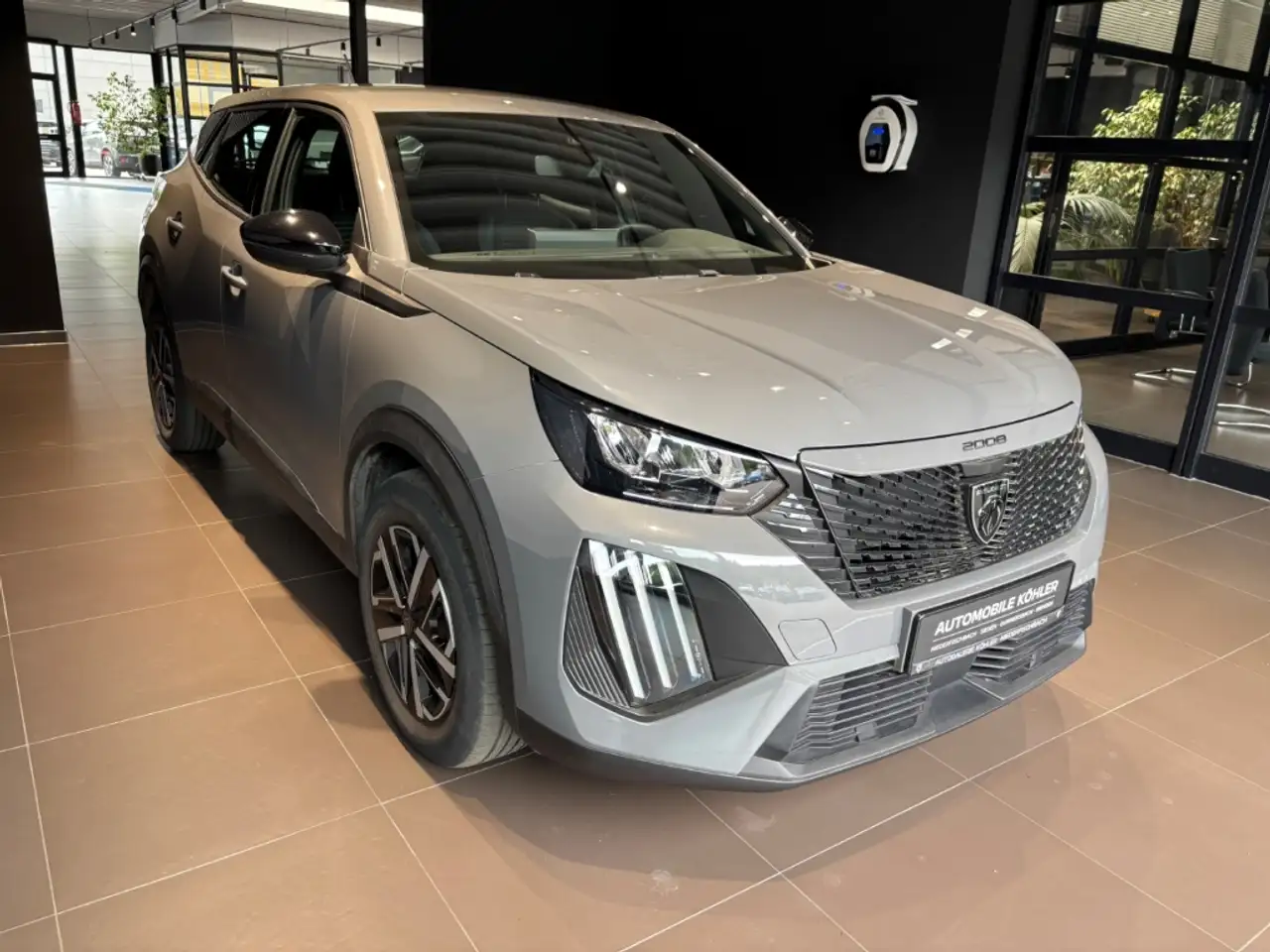 Peugeot 2008 Neuer Active PureTech 100 DAB NAVI SITZHZG — Galerie du véhicule 3