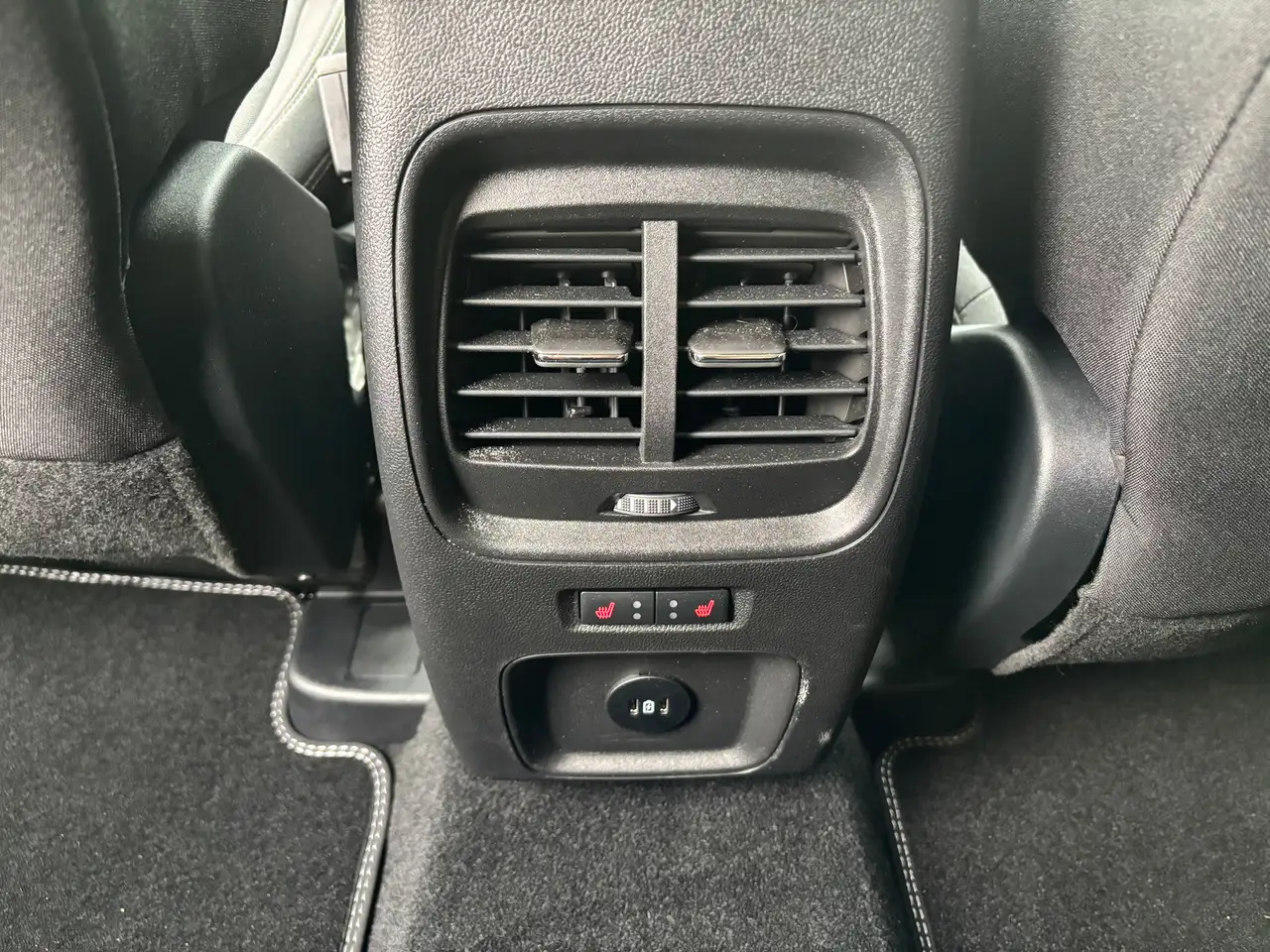 Ford Kuga Hybrid Active FHEV 183PS Allradantrieb Winter-Pake — Vehicle gallery 11