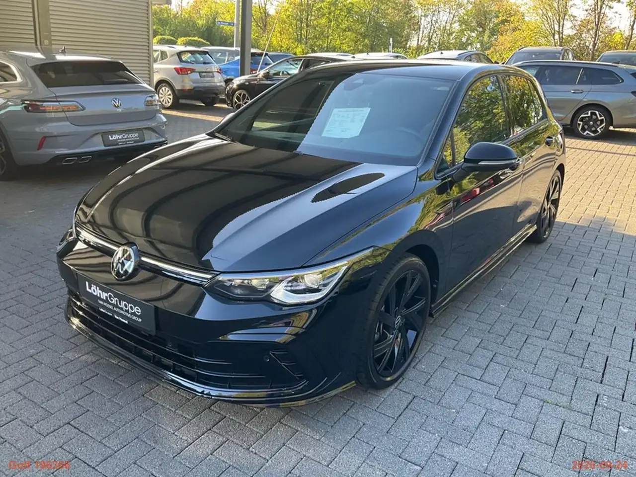 Volkswagen Golf 1.5 eTSI DSG R-Line Black Style AHK, RFK, H/K, ... — Vehicle gallery 2
