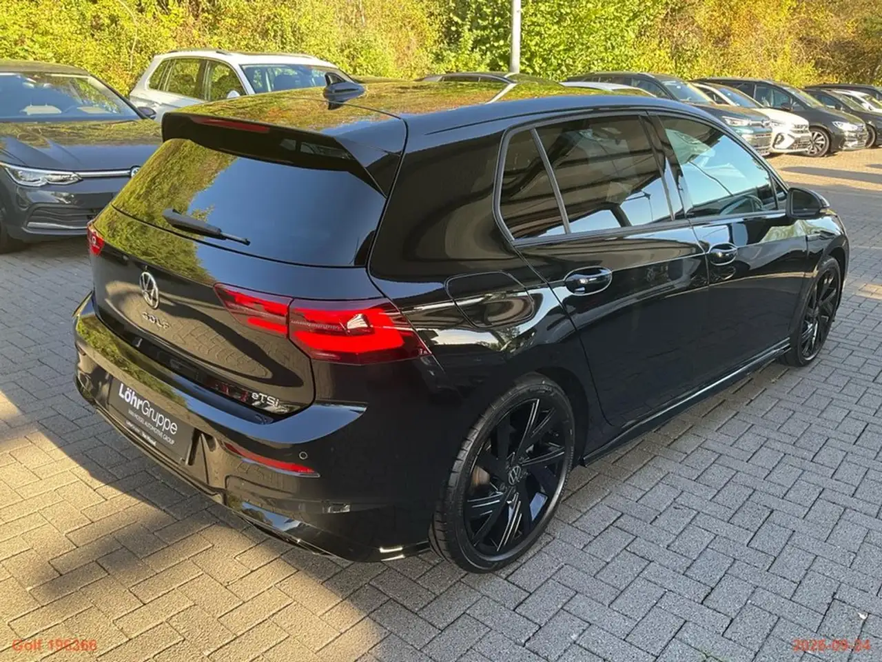 Volkswagen Golf 1.5 eTSI DSG R-Line Black Style AHK, RFK, H/K, ... — Vehicle gallery 5