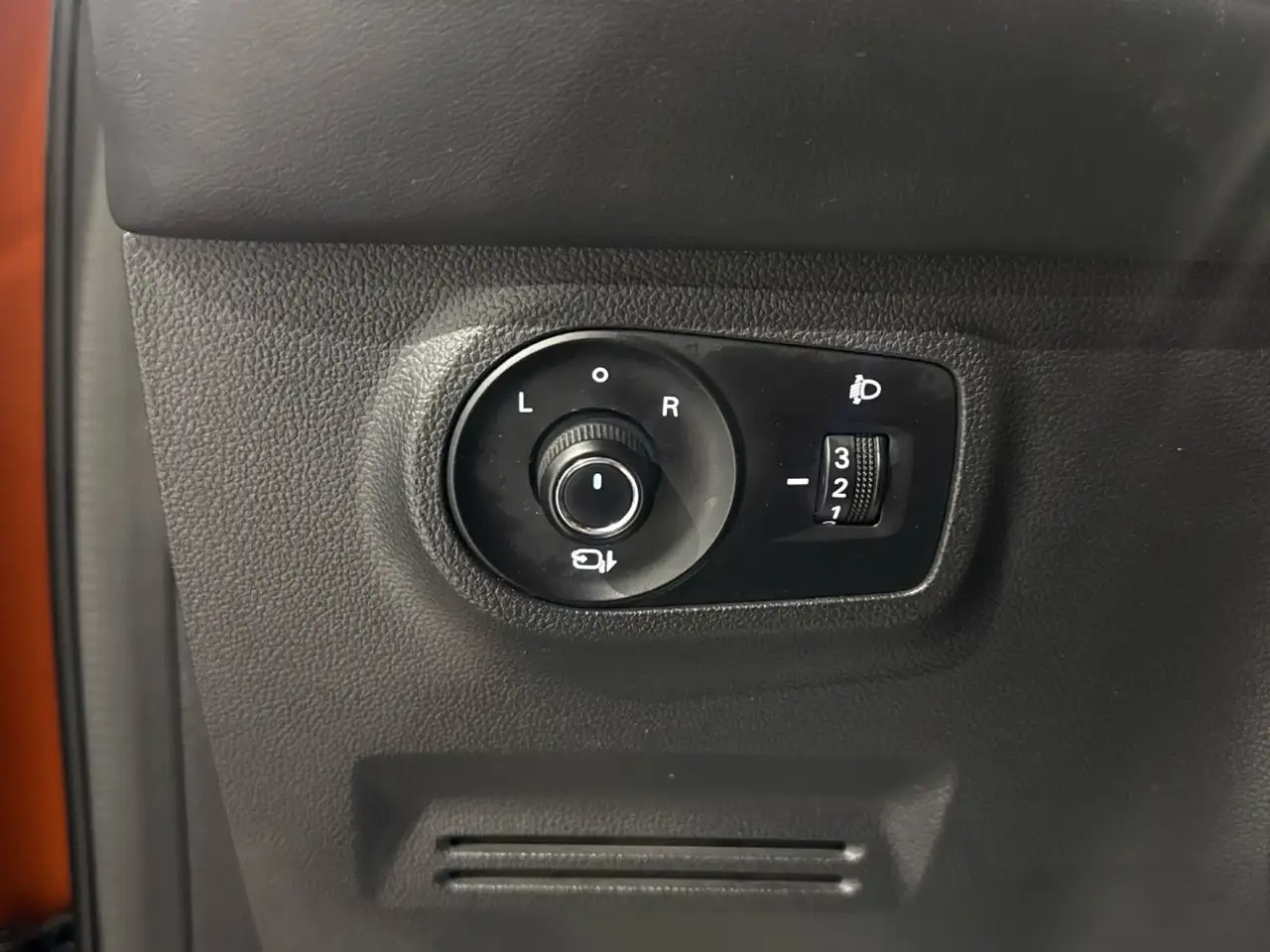 MG ZS 1.0T Luxury — Galería del vehículo 23