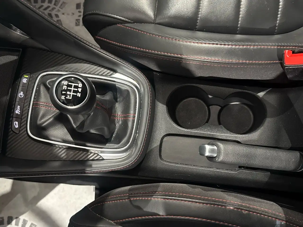 MG ZS 1.0T Luxury — Galería del vehículo 14