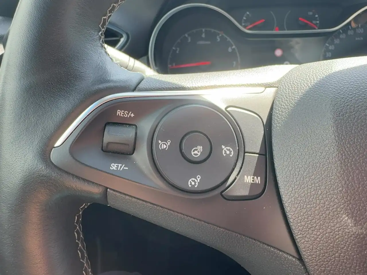 Opel Crossland AT6 Elegance LED/Navi/Ergo/PDC/Kamera — معرض صور السيارة 19