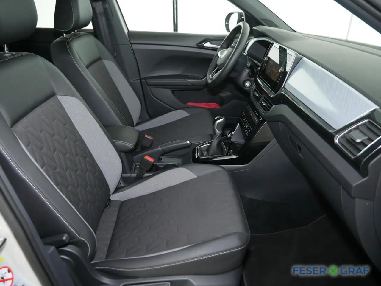 Volkswagen T-Cross 1.0TSI Life LED RearView PDC Sitzheizung Navigatio — Vehicle gallery 7