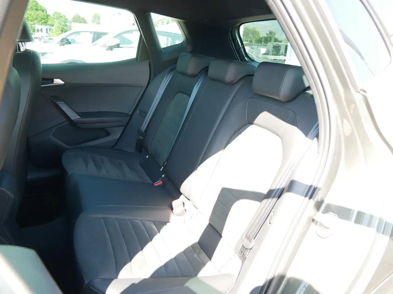 SEAT Arona 1.5 TSI DSG XPERIENCE LED+SHZ+ACC+NAVI — Galerie du véhicule 19