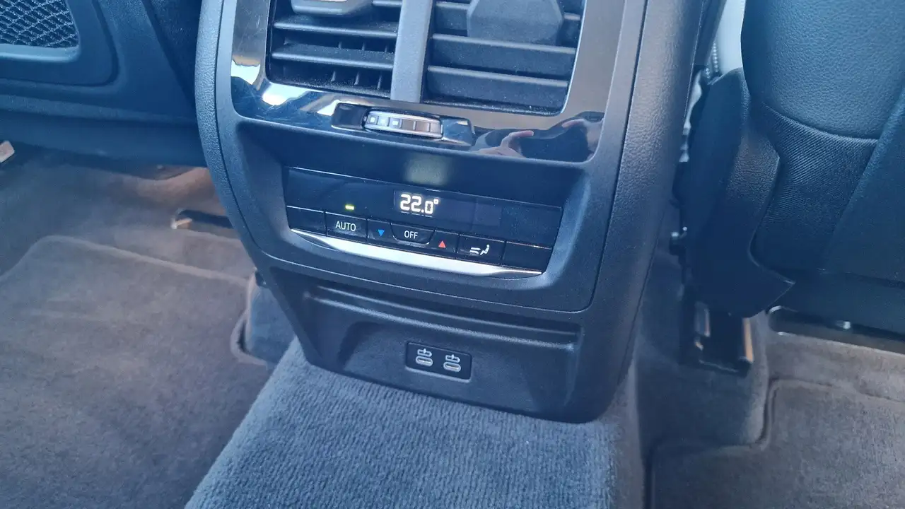 BMW X3 xDrive20i HiFi DAB LED WLAN Parkassistent — معرض صور السيارة 9