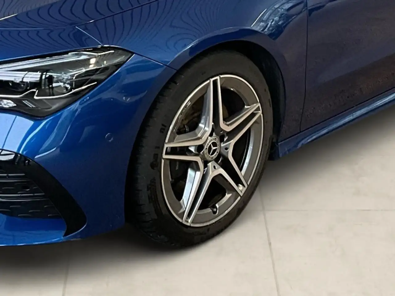 Mercedes-Benz CLA 200 AMG Style Coupé AHK AUT DynLicht Kam. LM — معرض صور السيارة 7