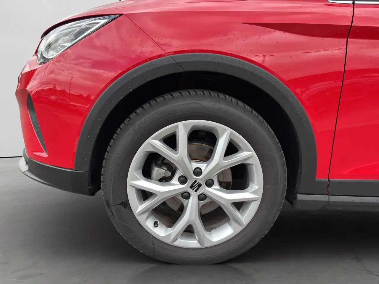 SEAT Arona FR TSI Navi FullLink SHZ DAB+ Tempomat PDC — Vehicle gallery 6