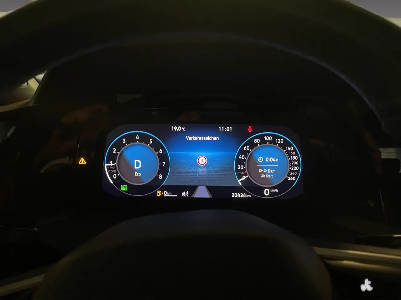 Volkswagen Golf VIII R-Line 1.5 eTSI DSG NAVI+ACC+RFK — Galerie du véhicule 17