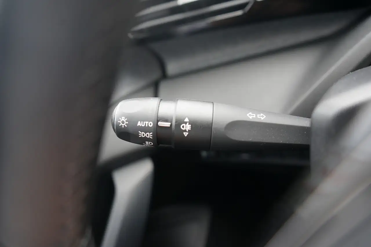 Peugeot 308 1.2 PureTech 130 LED Navi Kamera — Galería del vehículo 21