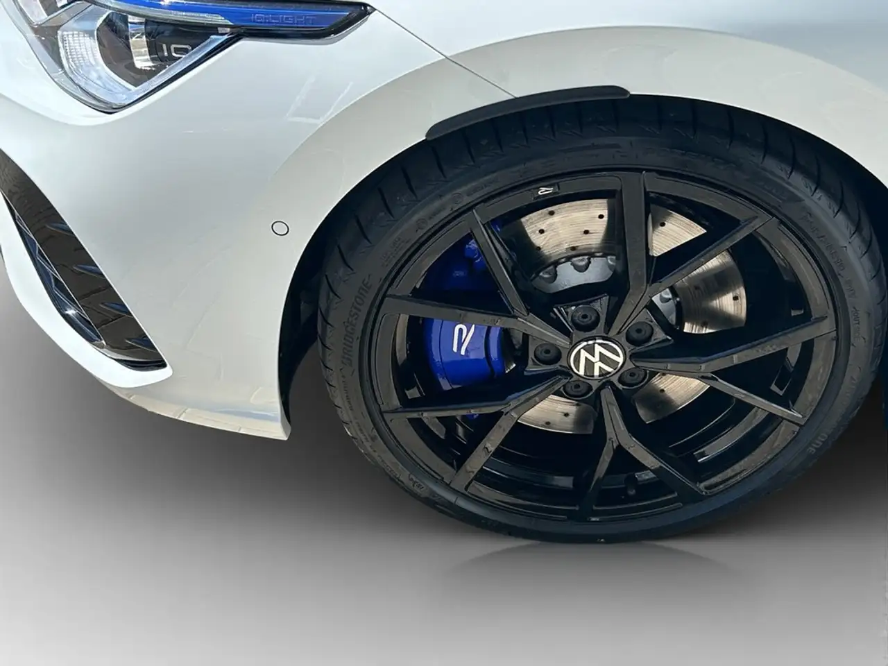 Volkswagen Golf VIII 2.0 TSI DSG 4Motion R DCC PANO*IQ-LIGHT*HE... — معرض صور السيارة 18