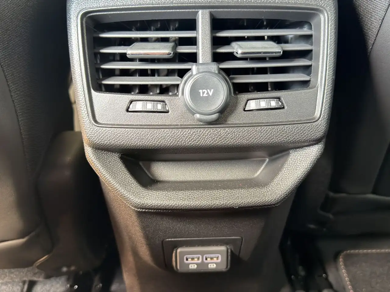 Peugeot 3008 Hybrid4 300 GT Navi ACC Night Vision Focal — Galerie du véhicule 28