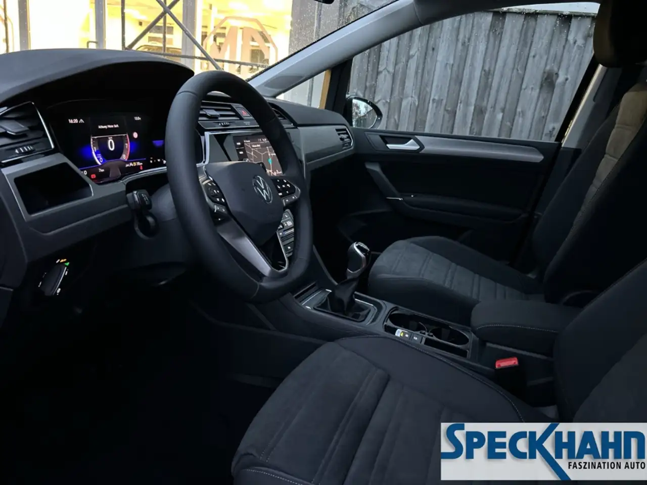 Volkswagen Touran Comfortline BMT 1.5 TSI Climatronic Navi digitales — Vehicle gallery 11