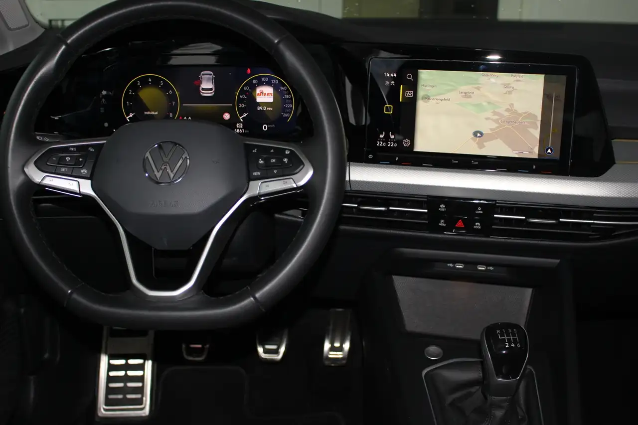 Volkswagen Golf MOVE 1.5 Life TSI LED NAVI ACC SITZHEIZUNG — Galería del vehículo 8
