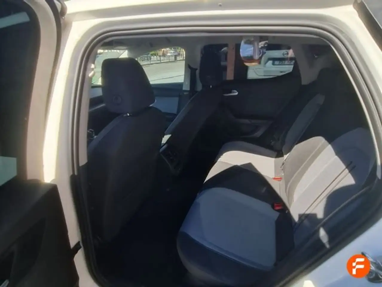 SEAT Leon 2.0TDI S&S Style XS 115 — معرض صور السيارة 12