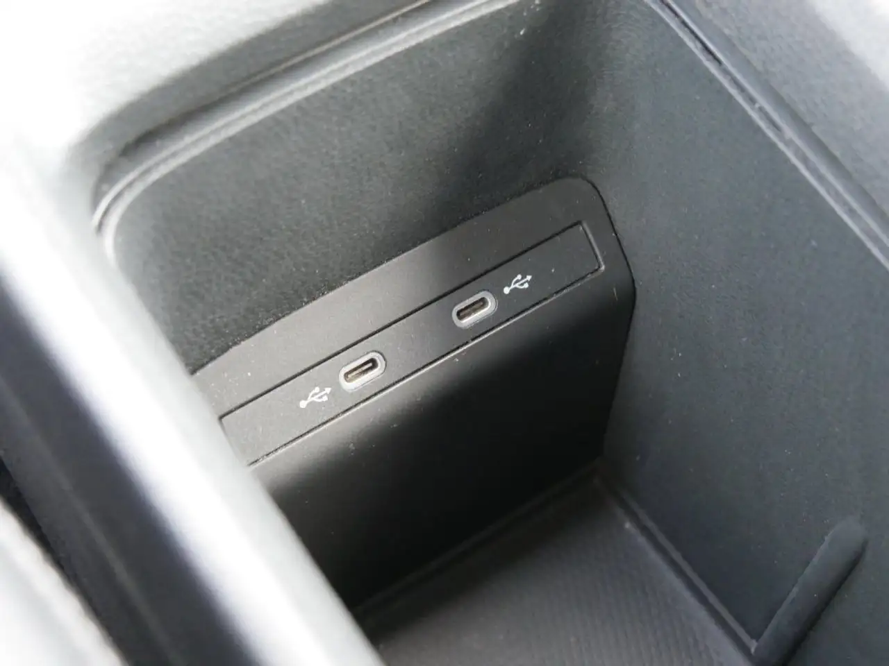 Volkswagen ID.3 Pro ACC LED Kamera Navi PDC SHZ — Galería del vehículo 21