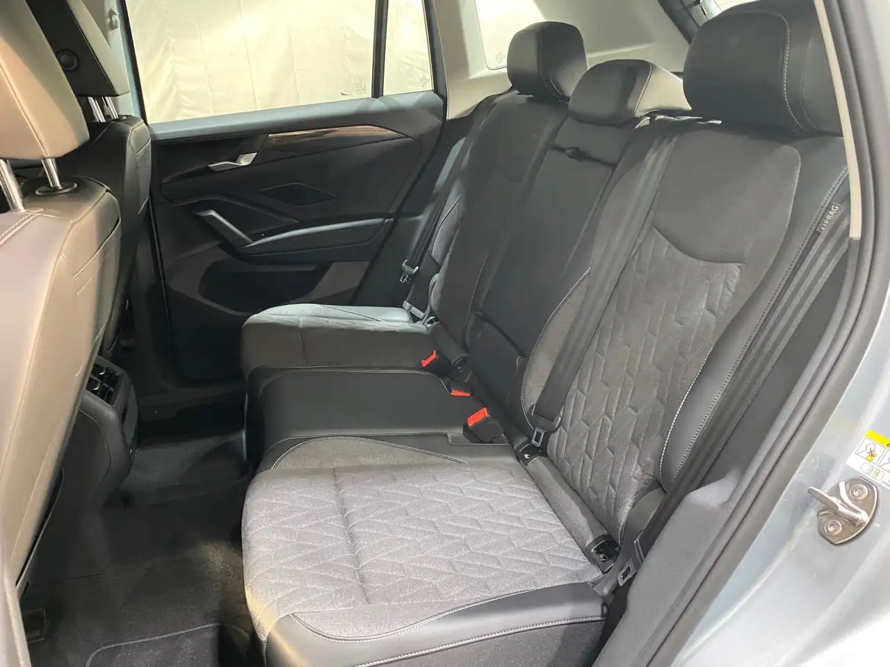 Volkswagen Tiguan Life 1.5 eTSI DSG | AHK LED ACC NAVI DAB — Galería del vehículo 21
