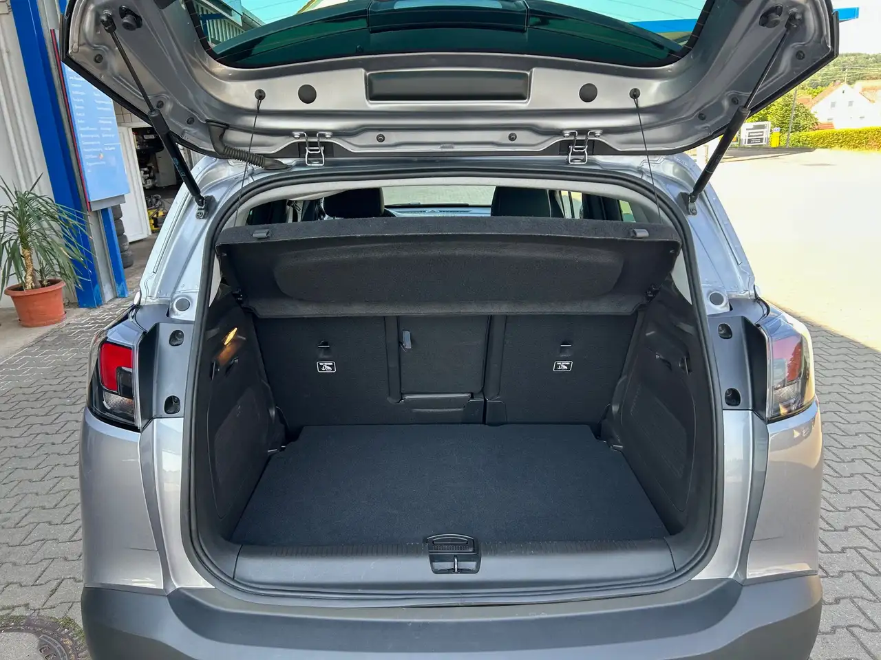 Opel Crossland Automatik / Navi / Klima / Sitzheiz. / Kamera — معرض صور السيارة 7