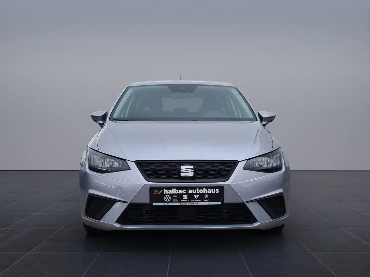 SEAT Ibiza 1.0 TSI Style+SHZ+CLIAMTR+LED+PDC+FULLLINK+LMFELG — Galería del vehículo 3