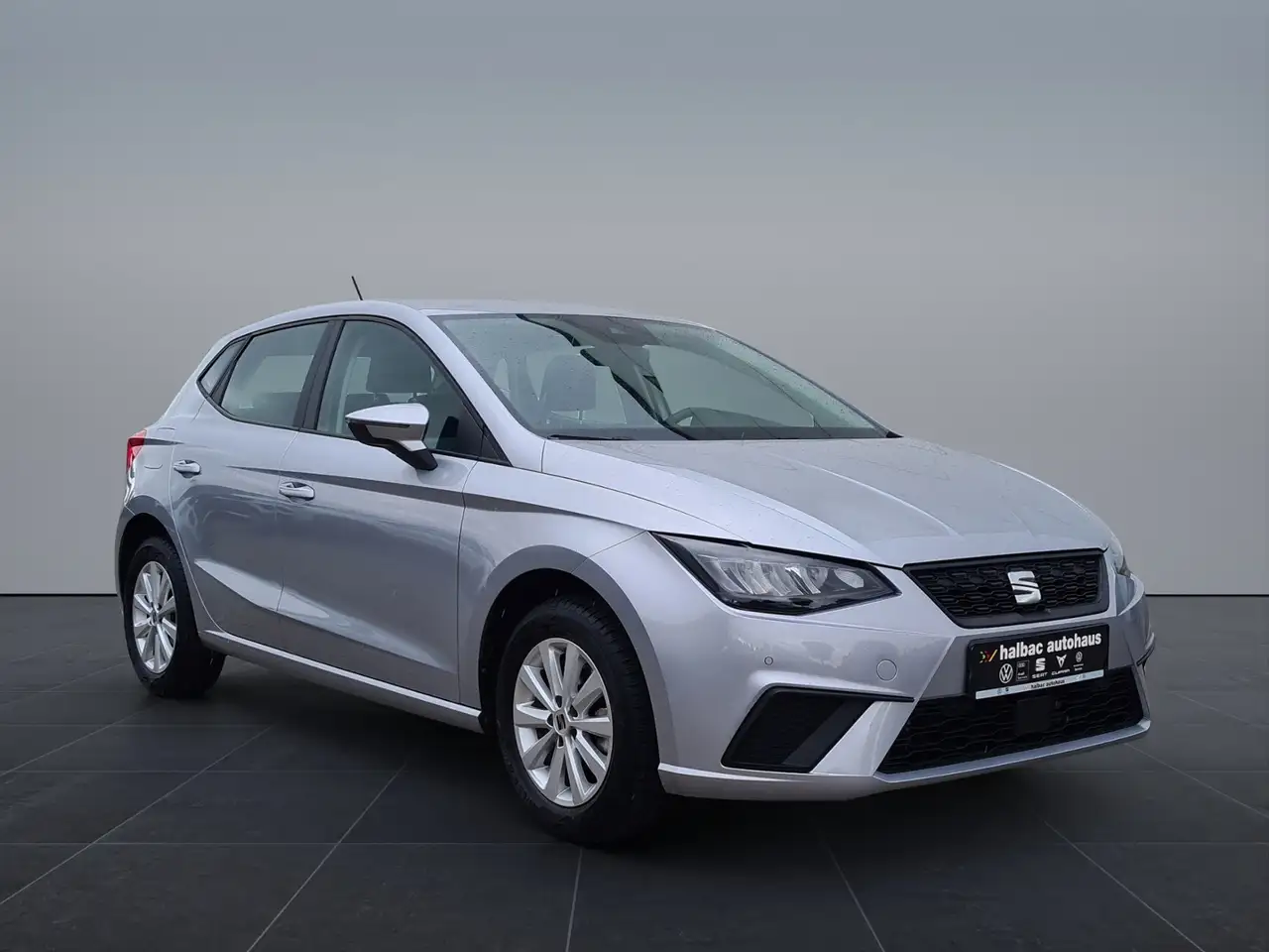 SEAT Ibiza 1.0 TSI Style+SHZ+CLIAMTR+LED+PDC+FULLLINK+LMFELG — Galería del vehículo 9