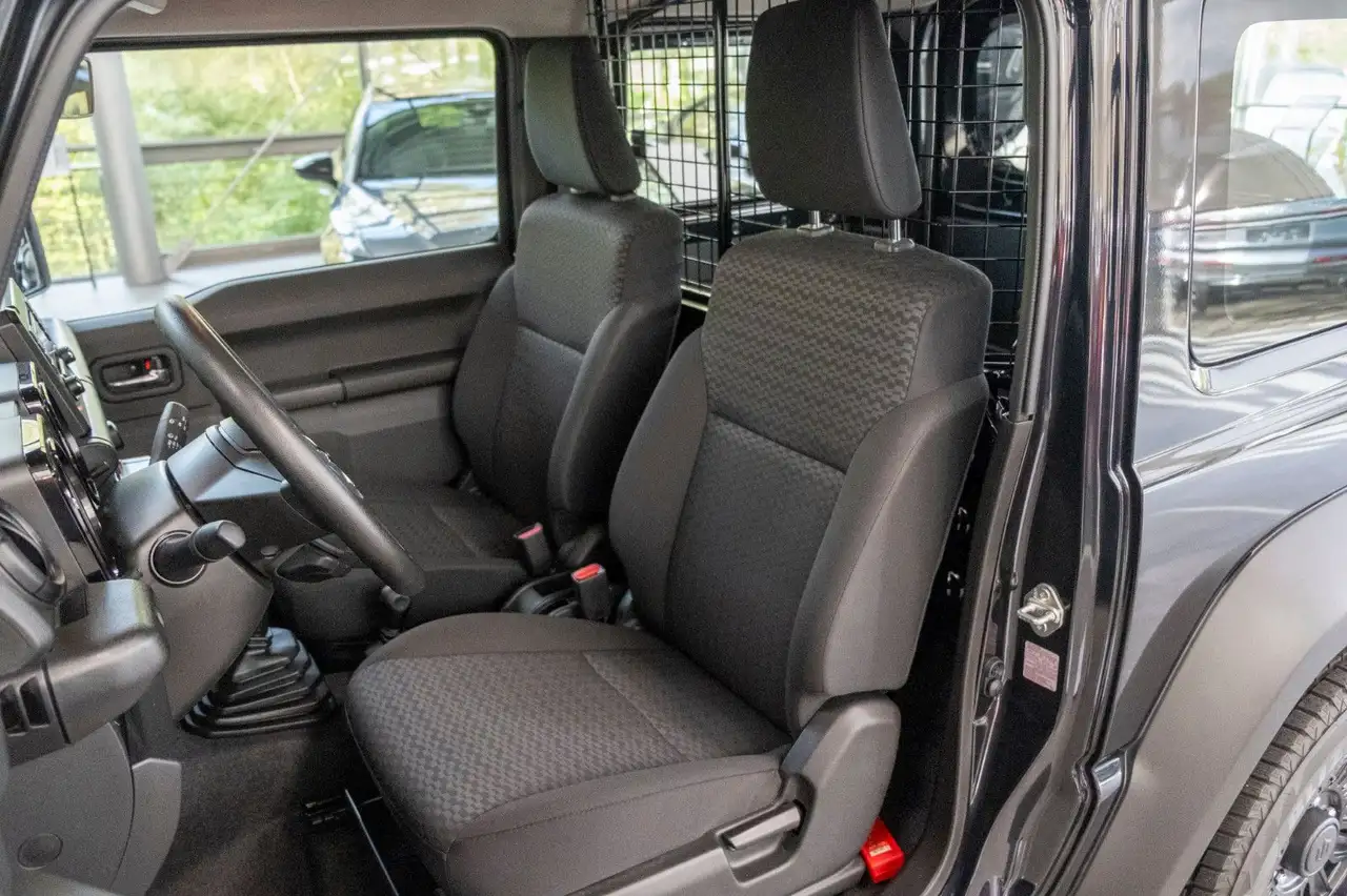 Suzuki Jimny Comfort AllGrip NFZ*AHK*ALUFELGEN*NEUWERTI — Vehicle gallery 8