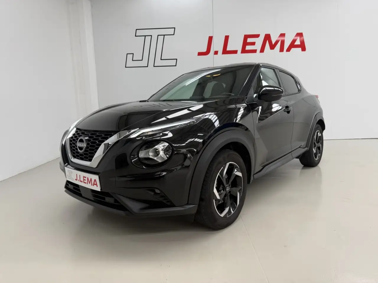 Nissan Juke 1.0 DIG-T N-Connecta 4x2 114 — Vehicle gallery 30