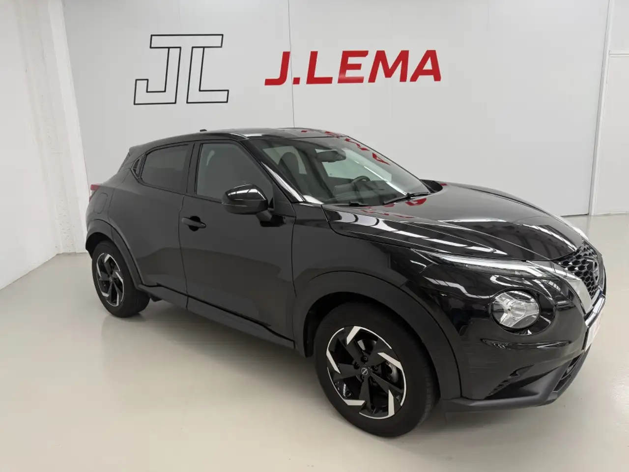 Nissan Juke 1.0 DIG-T N-Connecta 4x2 114 — Vehicle gallery 28