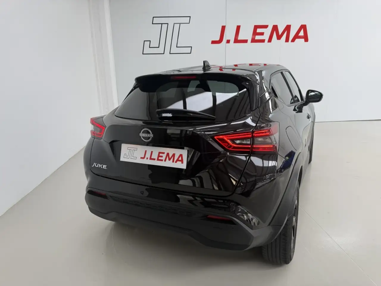 Nissan Juke 1.0 DIG-T N-Connecta 4x2 114 — Vehicle gallery 10