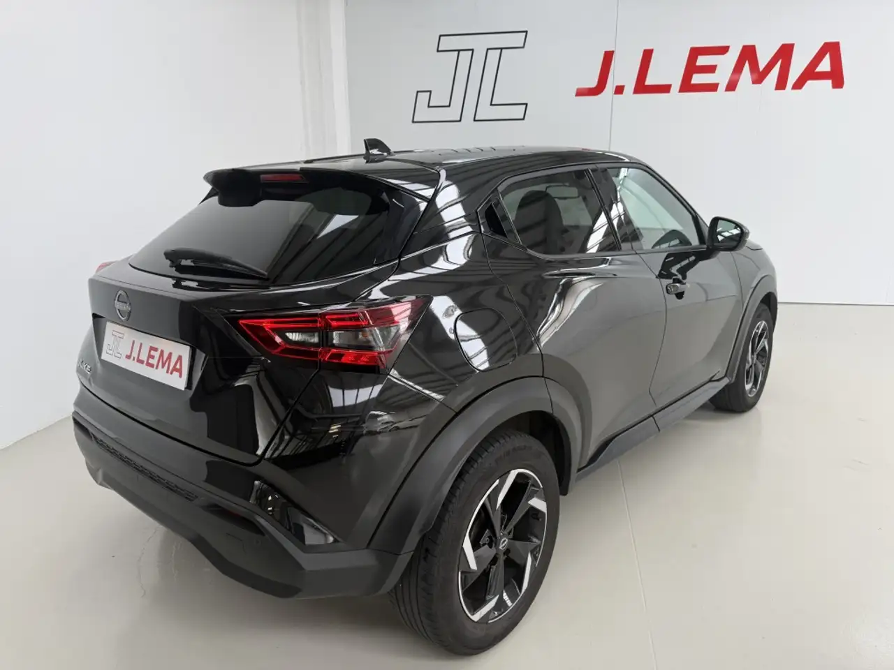 Nissan Juke 1.0 DIG-T N-Connecta 4x2 114 — Vehicle gallery 11