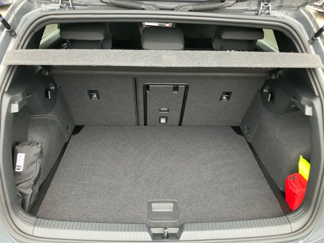 Volkswagen Golf GTI VIII 2.0 TSI DSG / BlackStyle, Matrix — Galería del vehículo 16